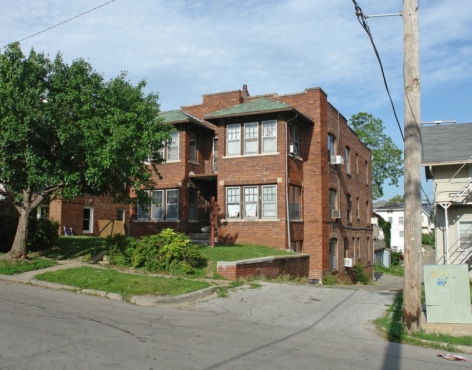 3406 Dodge St in Omaha, NE - Foto de edificio