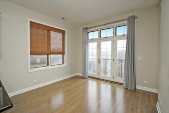 1875 N Winnebago Ave in Chicago, IL - Building Photo - Building Photo