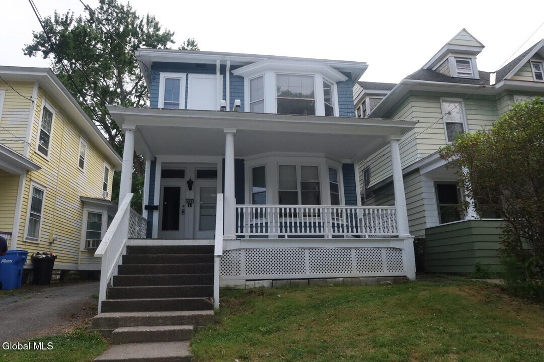 888 Lancaster St in Albany, NY - Building Photo