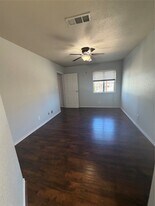 732 Memorial Mews St in Houston, TX - Building Photo