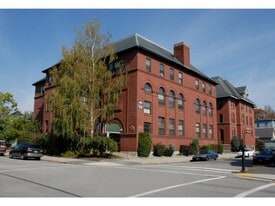 124 Orange St in Manchester, NH - Building Photo