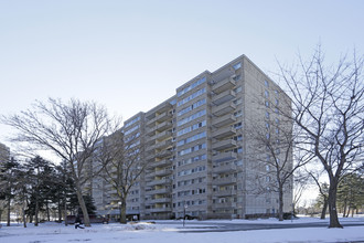 750 Montpellier in Montréal, QC - Building Photo - Building Photo