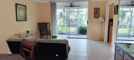 501 Forest Lakes Blvd in Naples, FL - Foto de edificio - Building Photo