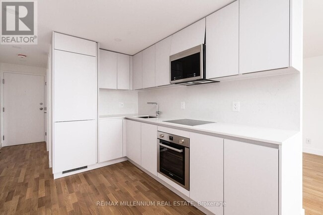 property at 800 Richmond St W