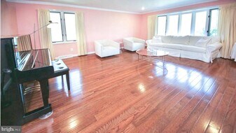 1120 Cymry Dr in Berwyn, PA - Building Photo