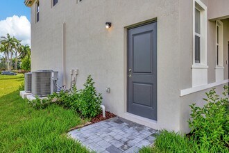 817 SE 26th Rd in Homestead, FL - Building Photo - Building Photo
