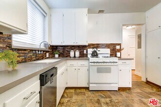 6549 W 86th Pl in Los Angeles, CA - Building Photo - Building Photo