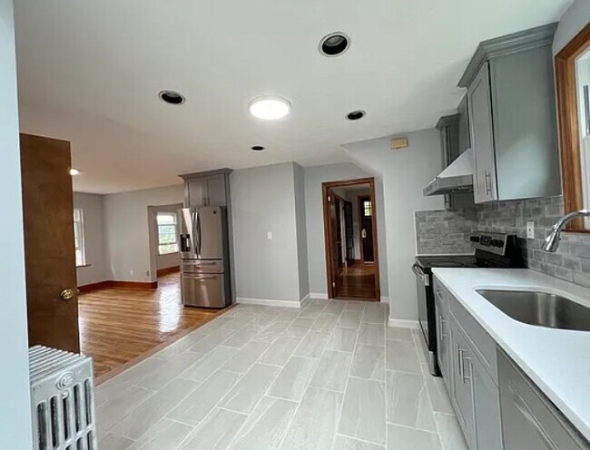 663 Union St in Braintree, MA - Building Photo - Building Photo