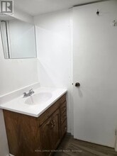 524-524 Rouge Hills Dr in Toronto, ON - Building Photo - Building Photo
