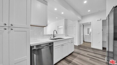 627 N Dillon St in Los Angeles, CA - Building Photo - Building Photo