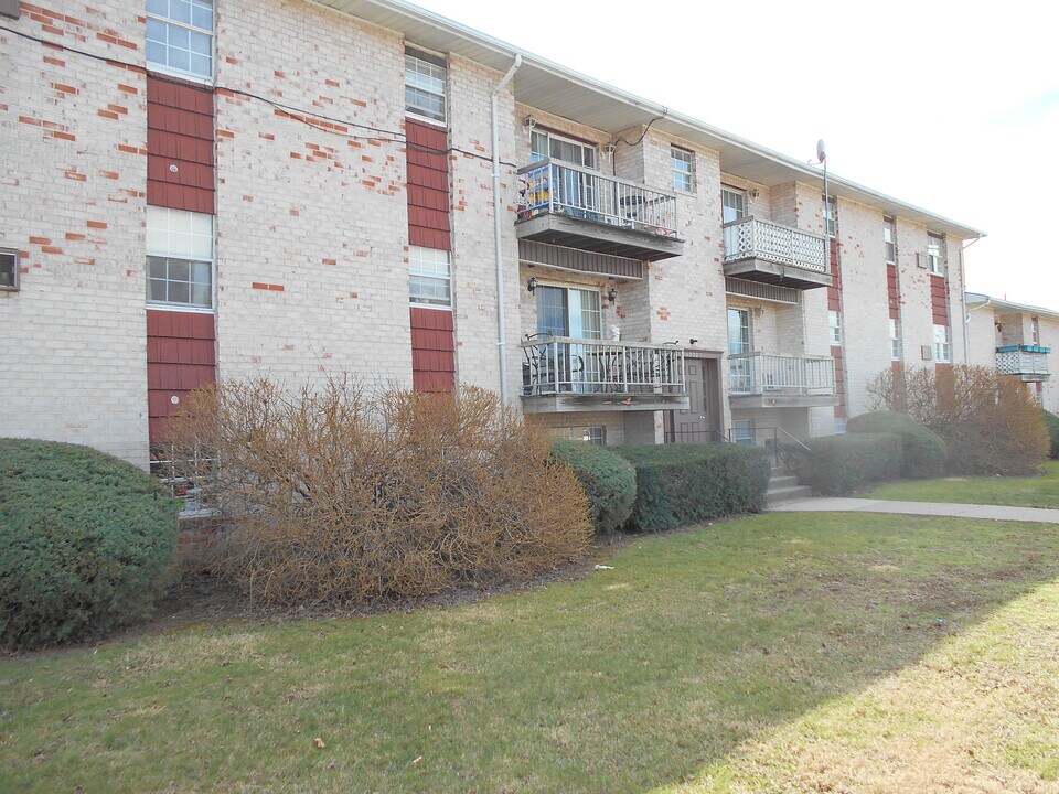 Cambridge House Apartments in Allentown, PA - Building Photo