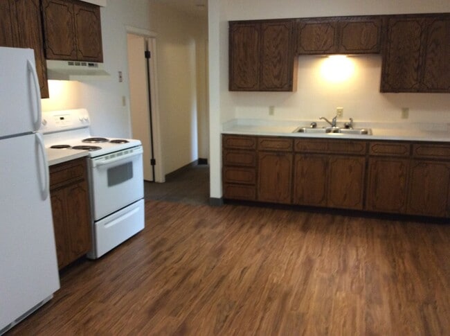 305 Sims St in Dickinson, ND - Building Photo - Building Photo