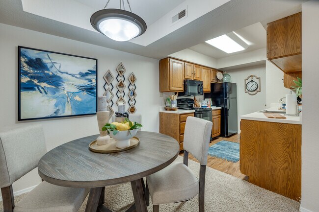 Barrington Apartments in Tulsa, OK - Building Photo - Interior Photo