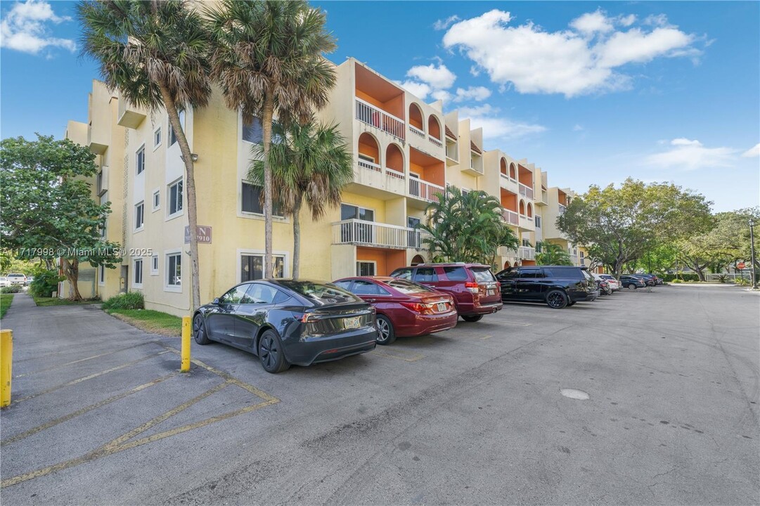 7910 Camino Real in Miami, FL - Building Photo