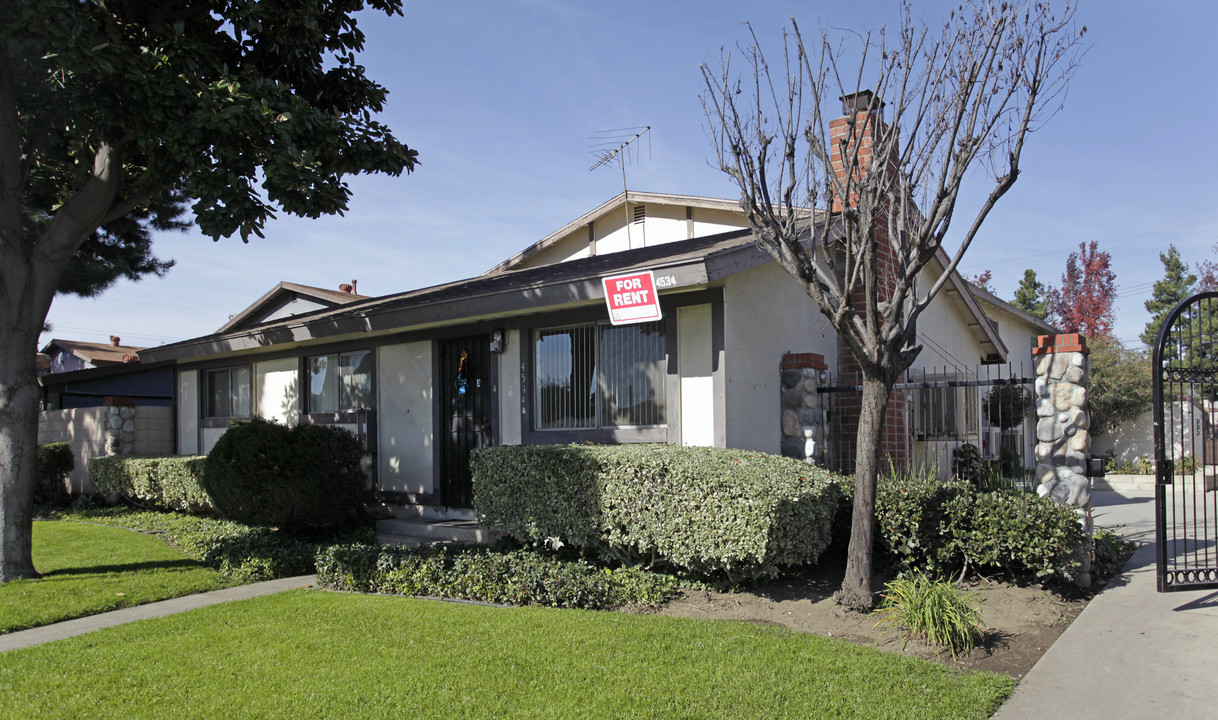 4534-4544 Bandera St in Montclair, CA - Foto de edificio