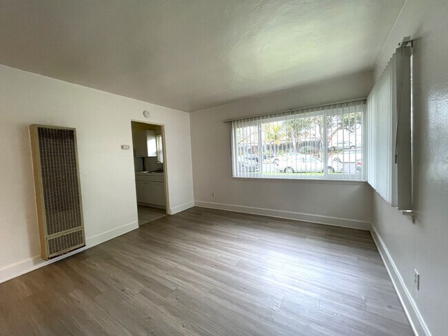 1633-1639 Hornblend St in San Diego, CA - Building Photo - Building Photo