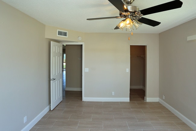 Delray Place Apartments in Delray Beach, FL - Building Photo - Interior Photo