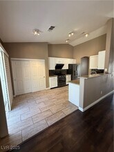 2002 Hobbyhorse Ave in Henderson, NV - Building Photo - Building Photo