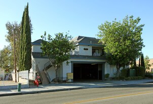 400 W Vermont Ave in Anaheim, CA - Building Photo