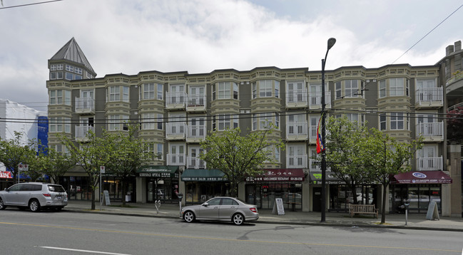 Kerrisdale Place in Vancouver, BC - Building Photo - Building Photo