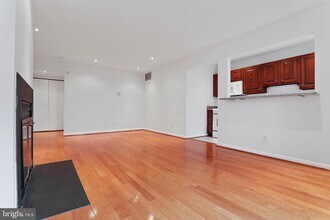 1313 Vermont Ave NW-Unit -9 in Washington, DC - Foto de edificio - Building Photo