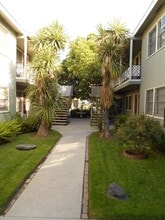 11933 W Magnolia Blvd, Unit 4 in Los Angeles, CA - Foto de edificio - Building Photo