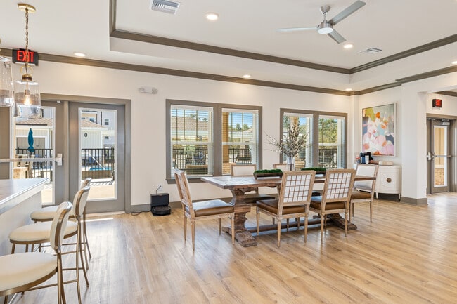 Arbours at Crestveiw in Crestview, FL - Building Photo - Interior Photo