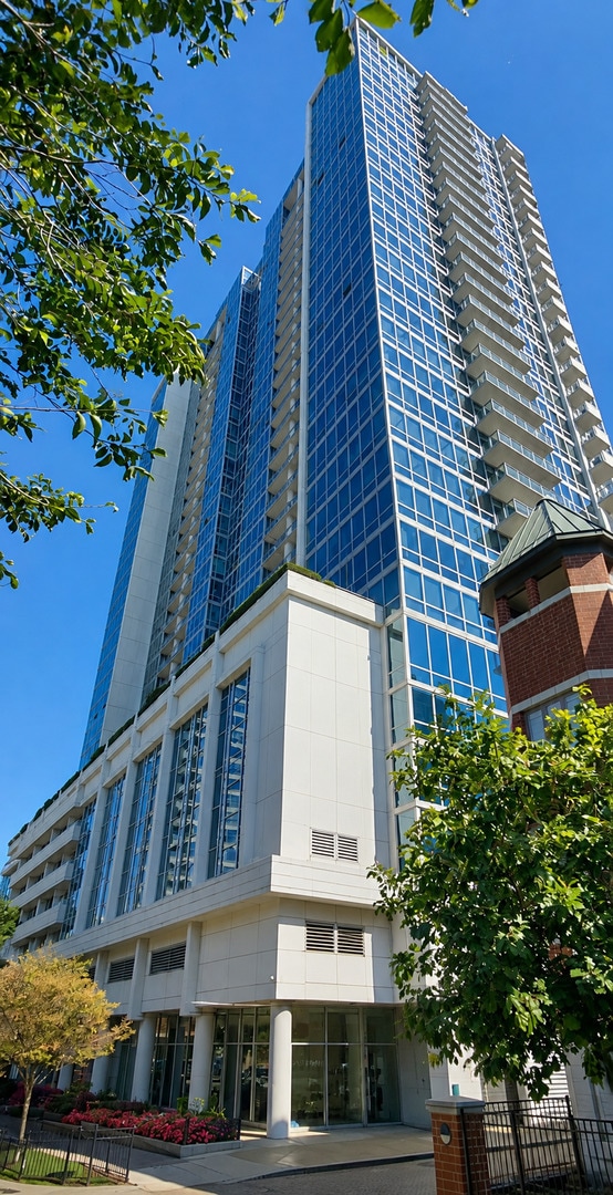 property at 1629 S Prairie Ave