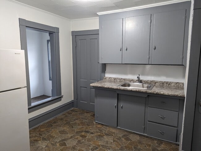 299 Randolph St, Unit 299 B in Meadville, PA - Foto de edificio - Building Photo