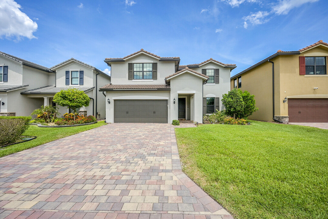 4995 Cavelletti Rd in Greenacres, FL - Building Photo