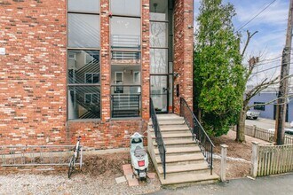 10 Roberts St in Somerville, MA - Building Photo - Building Photo