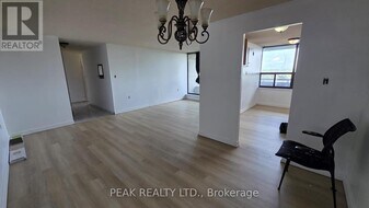 18 Knightsbridge Rd in Brampton, ON - Building Photo