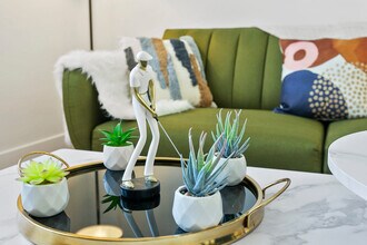 9450 W Cabela Dr in Glendale, AZ - Foto de edificio - Building Photo