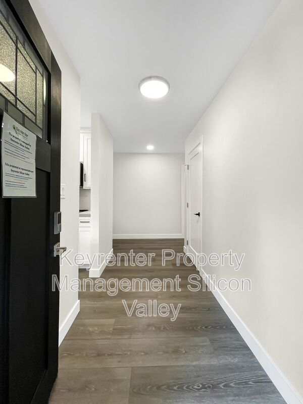 947 Miramonte Ave in Mountain View, CA - Building Photo - Building Photo