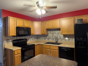 111 N Village Cir in Palmyra, PA - Building Photo - Building Photo