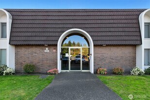 11008 NE 68th St, Unit #721 in Kirkland, WA - Building Photo