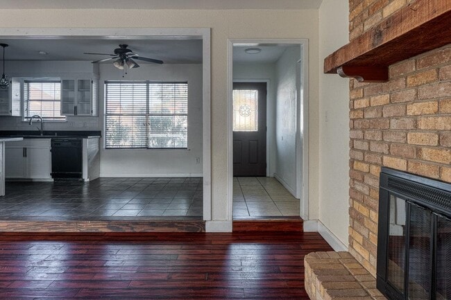 112 Tomahawk Trail in Del Rio, TX - Building Photo - Building Photo