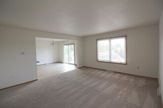 914 Wesley Dr in Waukesha, WI - Foto de edificio - Building Photo