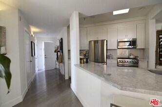 5703 Laurel Canyon Blvd in Los Angeles, CA - Building Photo - Building Photo