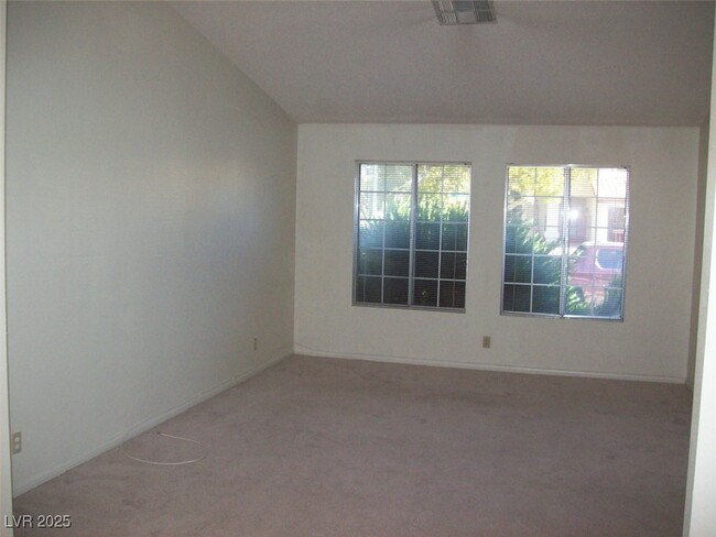 121 Hanover Dr in Henderson, NV - Building Photo - Building Photo