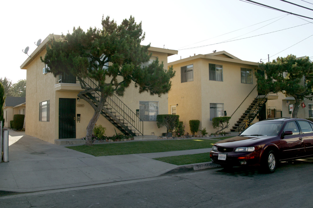 11701 Coldbrook Ave in Downey, CA - Building Photo