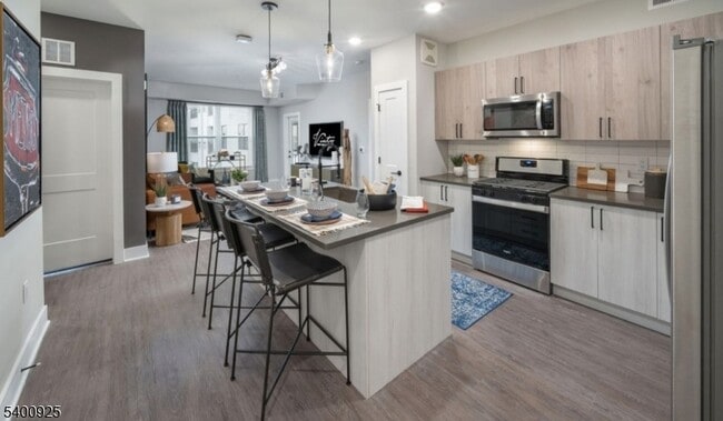 100 Union St, Unit 259 in Elizabeth, NJ - Building Photo - Building Photo