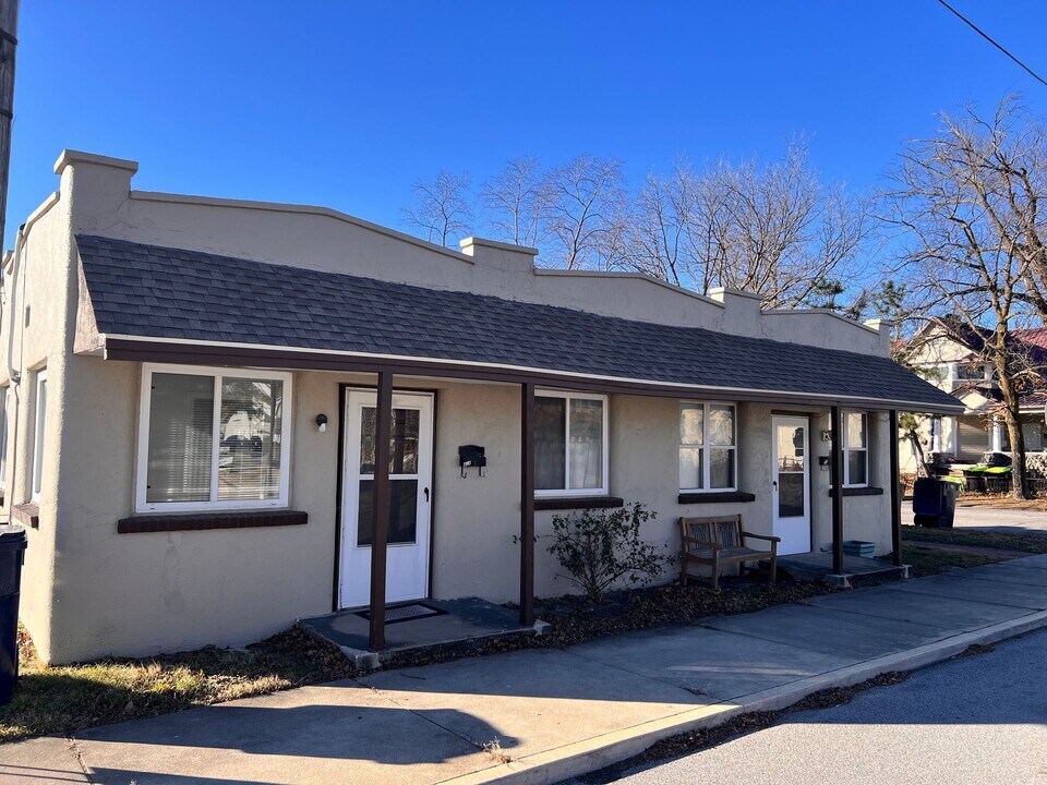 424 W Daugherty St in Webb City, MO - Building Photo