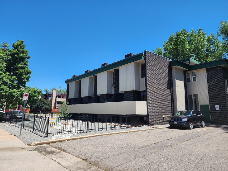 1900 Canyon Blvd in Boulder, CO - Building Photo