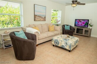 2247 Pineland St in Naples, FL - Building Photo - Building Photo