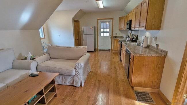 34 Hog Hill Rd in East Hampton, CT - Building Photo - Building Photo