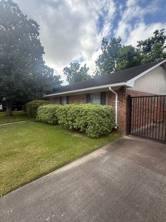171 Bluebonnet St in Sugar Land, TX - Building Photo - Building Photo