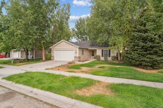 4614 S Denison Ave in Meridian, ID - Building Photo - Building Photo