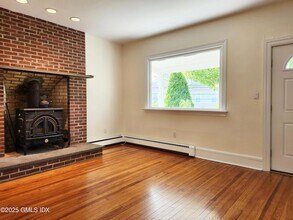 19 Valley Rd, Unit A in Greenwich, CT - Building Photo - Building Photo