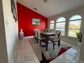 4706 Doral Pointe Dr, Unit 1 in Kissimmee, FL - Foto de edificio - Building Photo